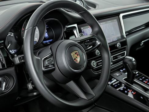 Used 2023 Porsche Macan S AWD/4WD image 32