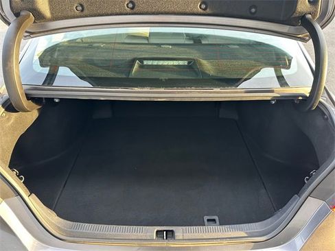 Used 2020 Toyota Camry SE image 29
