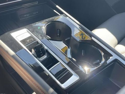 Certified 2026 Volkswagen Atlas Peak Edition AWD/4WD image 32