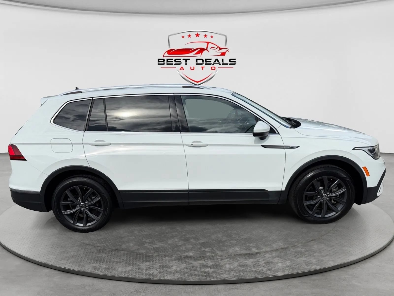 Used 2022 Volkswagen Tiguan SE FWD image 7
