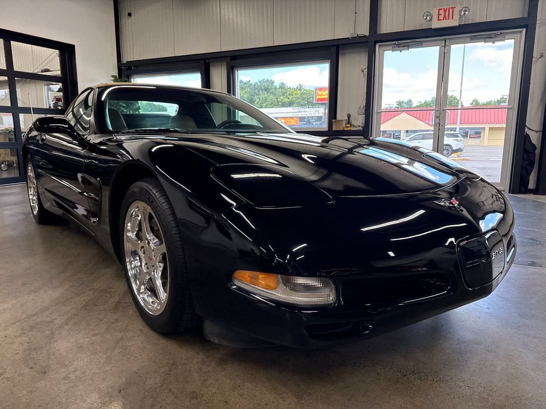 Used 2002 Chevrolet Corvette Convertible w/ Preferred Equipment Group2 RWD image 19