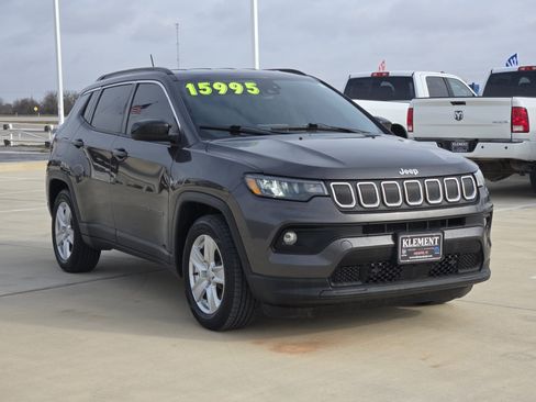 Used 2022 Jeep Compass Latitude image 4