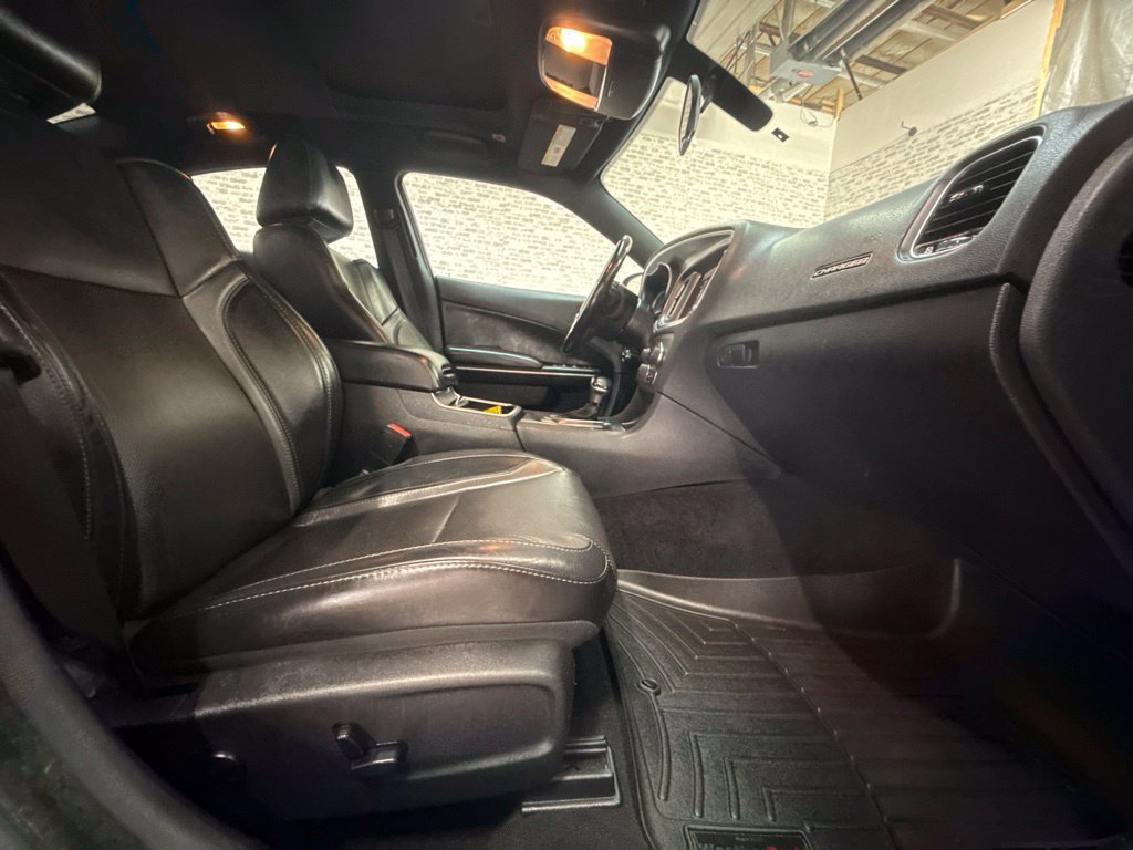 Used 2019 Dodge Charger SXT w/ Leather Interior Group RWD image 11