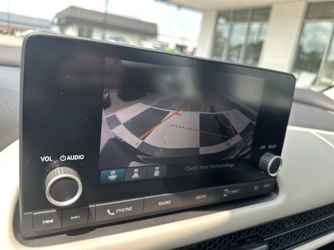Used 2023 Honda HR-V LX image 18