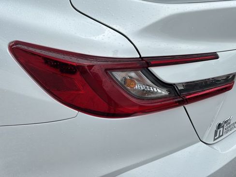 Used 2026 Toyota Camry SE w/ Multimedia Upgrade Package FWD image 11
