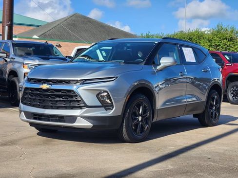 Used 2024 Chevrolet Blazer LT w/ Convenience Package FWD image 3