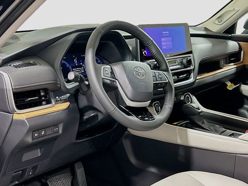 New 2026 Toyota Grand Highlander FWD image 9