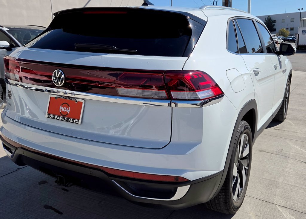 Used 2024 Volkswagen Atlas Cross Sport SE w/ Panoramic Sunroof Package FWD image 9