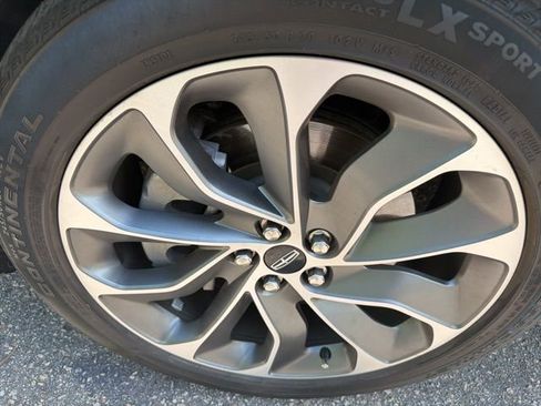 Used 2021 Lincoln Nautilus Reserve w/ Equipment Group 201A image 9