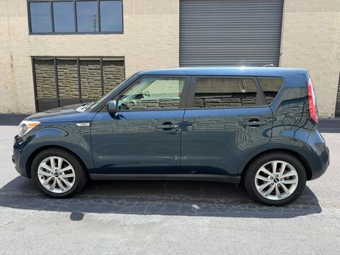 Used 2018 Kia Soul + FWD image 3