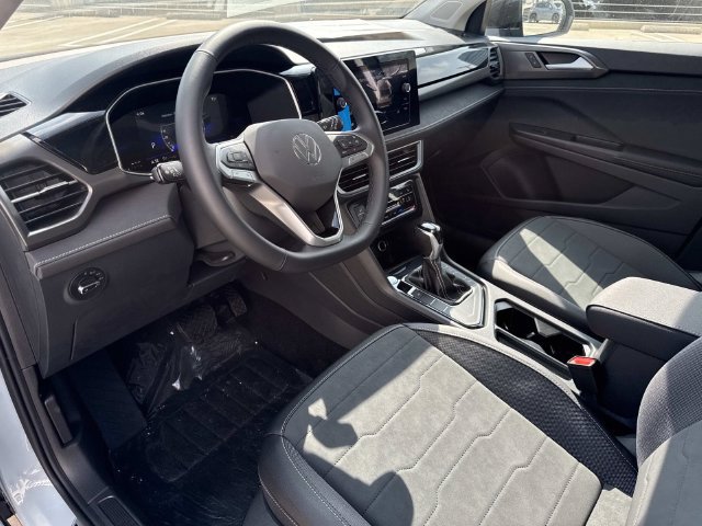 New 2026 Volkswagen Taos SE FWD image 13
