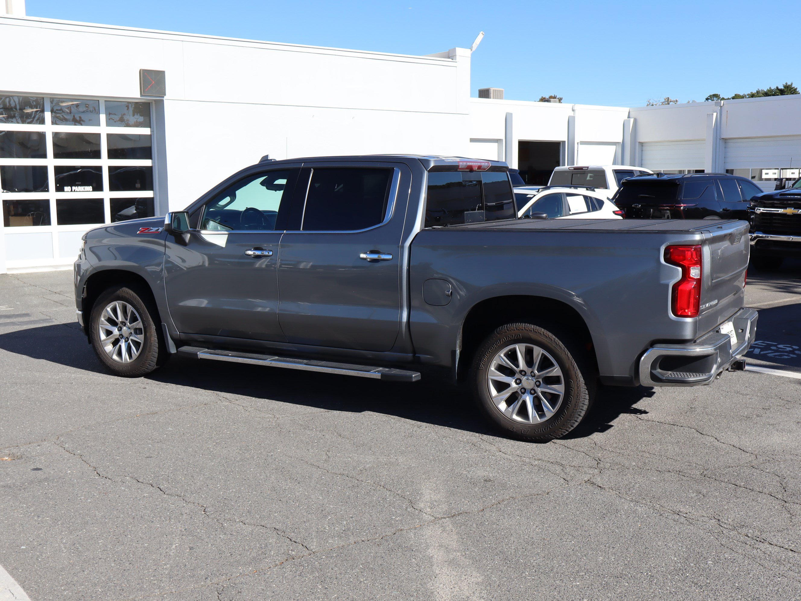 Used 2022 Chevrolet Silverado 1500 LTZ w/ LTZ Premium Package AWD/4WD image 19