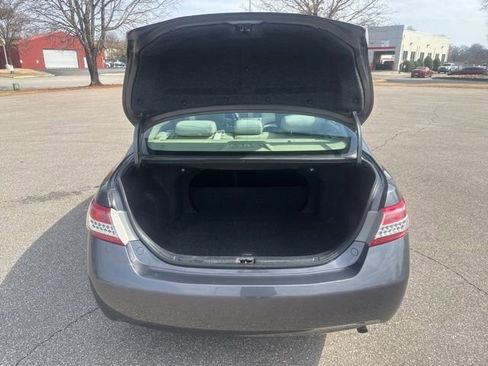 Used 2010 Toyota Camry LE image 21