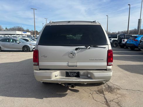 Used 2004 Cadillac Escalade AWD image 4