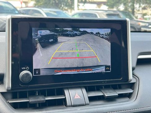 Used 2024 Toyota RAV4 XLE FWD image 30