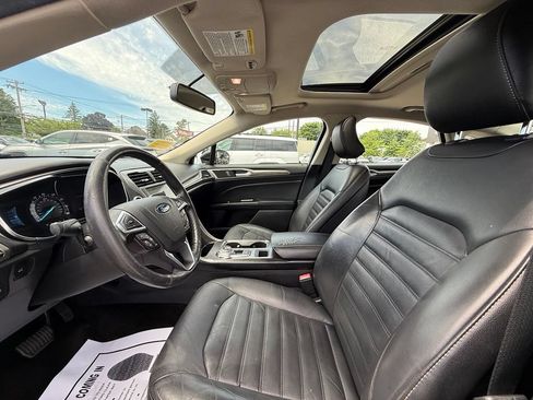 Used 2017 Ford Fusion SE w/ Equipment Group 202A AWD/4WD image 23