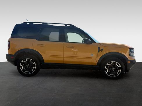 Used 2022 Ford Bronco Sport Outer Banks w/ Tech Package AWD/4WD image 4