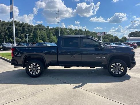 Used 2024 Chevrolet Silverado 2500 Custom w/ Custom Value Package AWD/4WD image 9