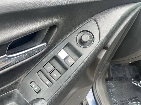 Used 2018 Chevrolet Trax LS w/ LPO, Cargo Package FWD image 14