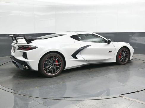 Used 2023 Chevrolet Corvette Stingray Premium Cpe w/ Z51 Performance Package RWD image 4