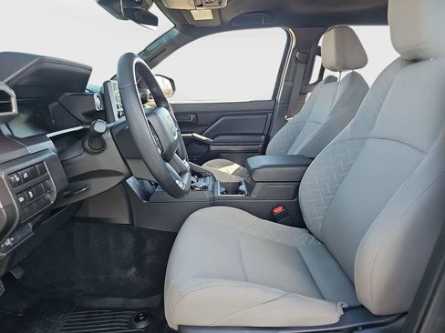 Certified 2025 Toyota Tacoma SR5 AWD/4WD image 16