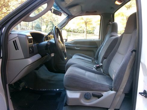 Used 2003 Ford F250 XLT image 9