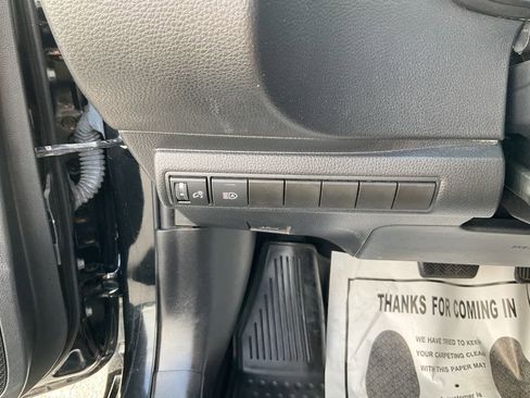 Used 2020 Toyota Corolla LE image 6
