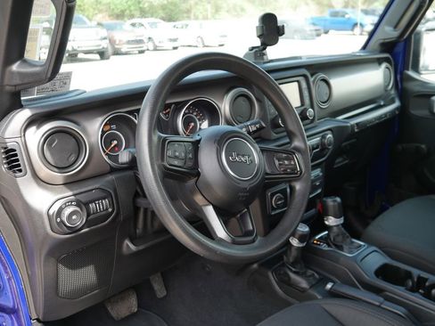 Used 2020 Jeep Wrangler Sport AWD/4WD image 9