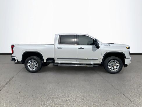Used 2025 Chevrolet Silverado 2500 High Country w/ Technology Package AWD/4WD image 8