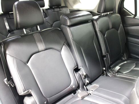 Used 2025 Honda Pilot Touring image 12