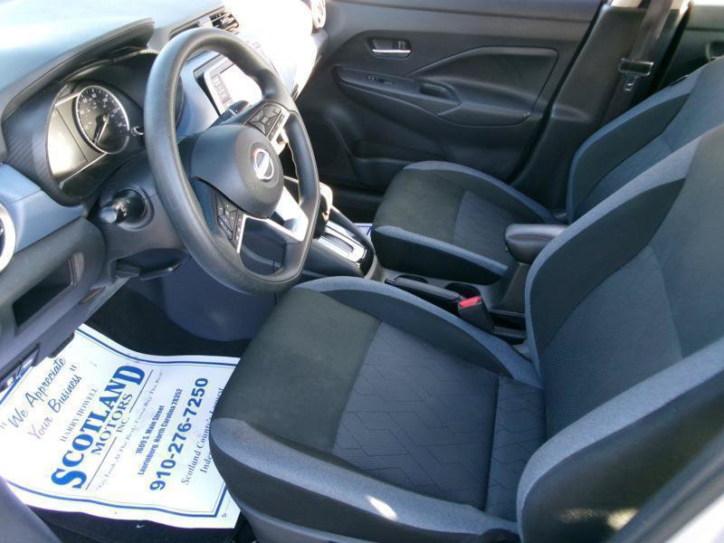Used 2025 Nissan Versa SV FWD image 3