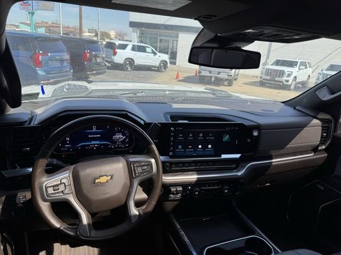 Used 2024 Chevrolet Silverado 2500 LTZ w/ LTZ Convenience Package image 3