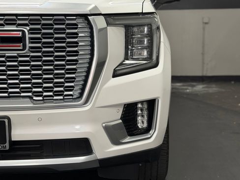 Used 2022 GMC Yukon XL Denali AWD/4WD image 8