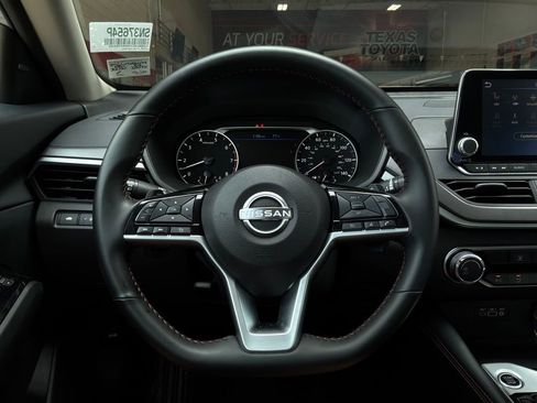 Used 2025 Nissan Altima 2.5 SR FWD image 31