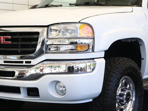 Used 2005 GMC Sierra 2500 SLE w/ Heavy-Duty Power Package AWD/4WD image 12