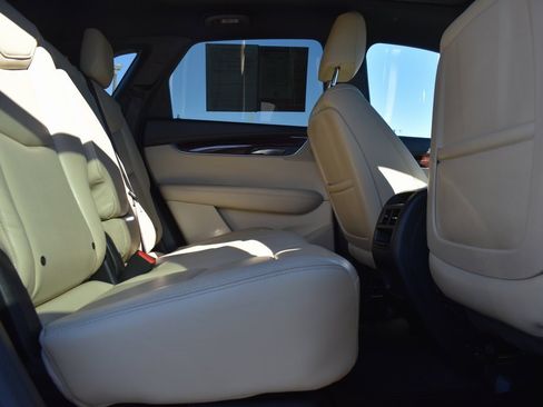 Used 2018 Cadillac XT5 Luxury w/ Driver Awareness Package image 10