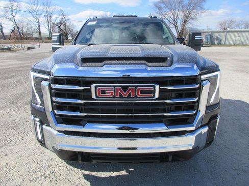 New 2026 GMC Sierra 2500 SLE w/ SLE Value Package; AWD/4WD image 12
