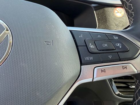 Used 2024 Volkswagen Taos SE image 14