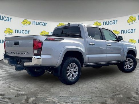 Used 2018 Toyota Tacoma SR5 AWD/4WD image 6