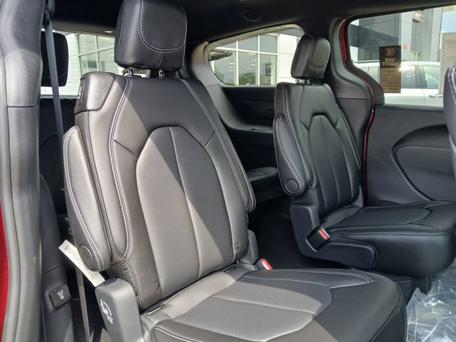 New 2026 Chrysler Pacifica Select AWD/4WD image 18