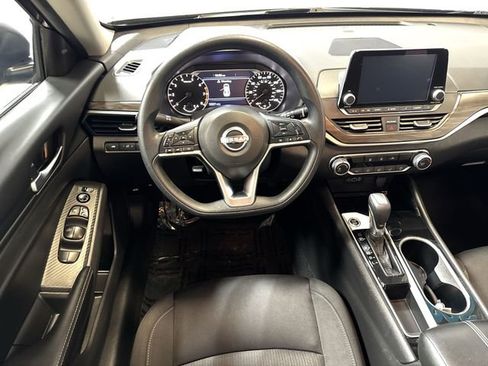 Used 2024 Nissan Altima 2.5 SV image 14