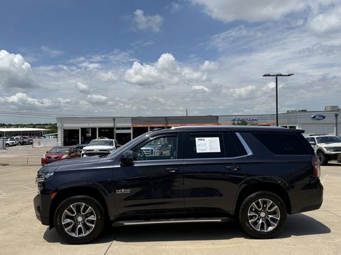 Used 2022 Chevrolet Tahoe LT w/ Luxury Package RWD image 3