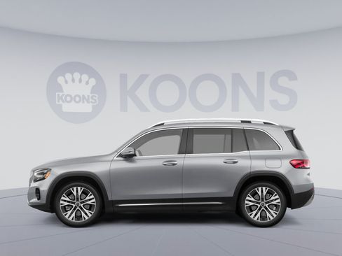 Used 2022 Mercedes-Benz GLB 250 4MATIC image 2