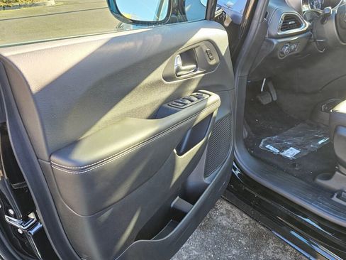 New 2026 Chrysler Pacifica Select image 18