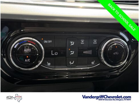 Used 2025 Chevrolet Trax LT w/ LT Convenience Package FWD image 19