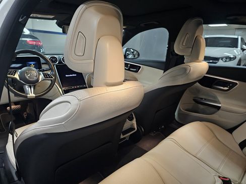 Used 2023 Mercedes-Benz C 300 Sedan image 7