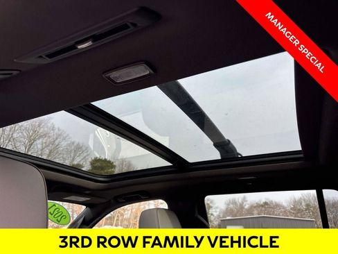 Used 2021 GMC Yukon SLT w/ SLT Premium Package image 9