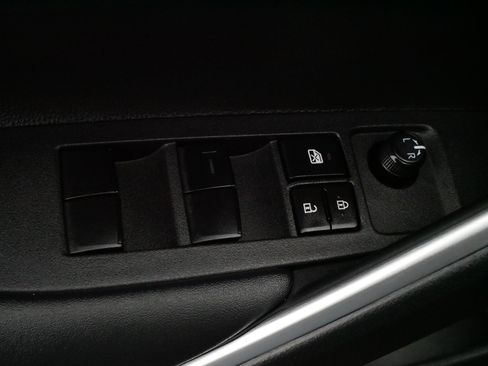 Used 2023 Toyota Corolla Cross XSE image 19