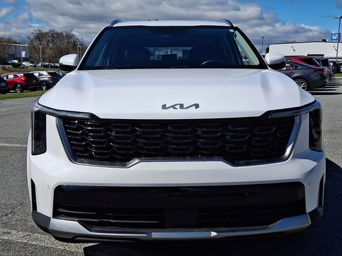 Used 2024 Kia Sorento S image 2