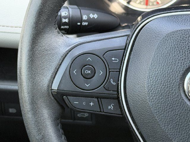 Used 2021 Toyota RAV4 XLE Premium FWD image 13